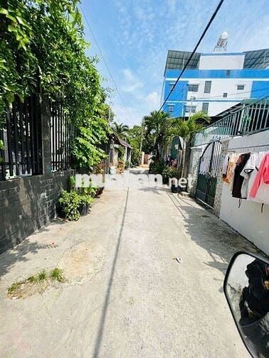 BÁN BIỆT THỰ MÁI NGÓI SÂN VƯỜN MỚI XÂY 100% . XE HƠI ĐỖ CỬA