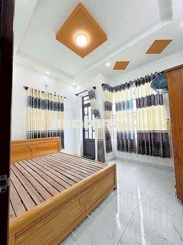 NHÀ MỚI TINH SẴN 2 MÁY LẠNH TX22 BAN CÔNG RỘNG