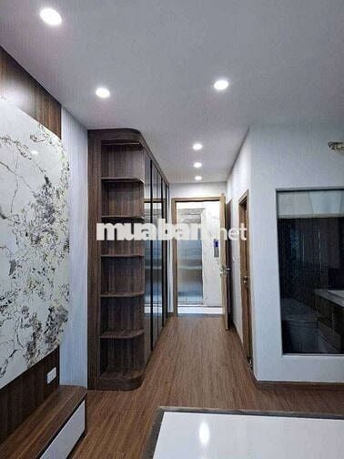 BÁN NHÀ LONG BIÊN 42M2XÂY 6 TẦNG THANG MÁY GARA Ô TÔ GẦN CÔNG VIÊN