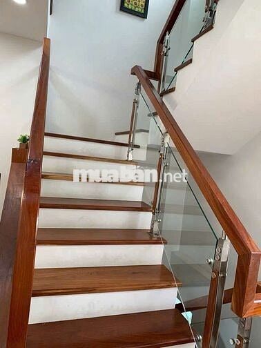 Quá rẻ:7,2 tỷ. Nhà 5 tầng cực đẹp,nt gỗ hương. Dt:4,2×16. PL chuẩn