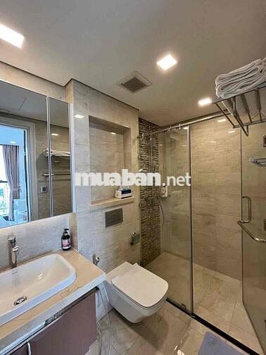 Quận 1. 35tr  Chung Cư Vinhomes Golden River Ba Son 72m2