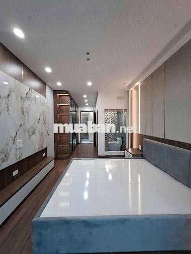 BÁN NHÀ LONG BIÊN 42M2XÂY 6 TẦNG THANG MÁY GARA Ô TÔ GẦN CÔNG VIÊN