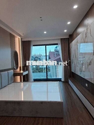 BÁN NHÀ LONG BIÊN 42M2XÂY 6 TẦNG THANG MÁY GARA Ô TÔ GẦN CÔNG VIÊN