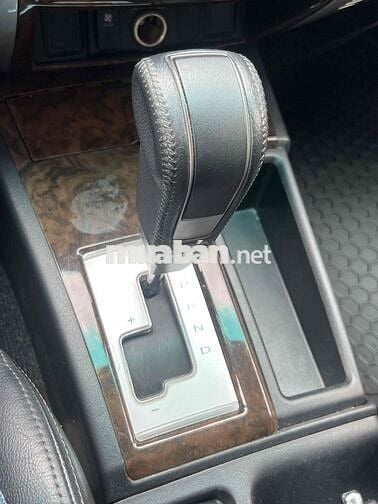 Bán Pajero sport 4x2 máy xăng Tự động