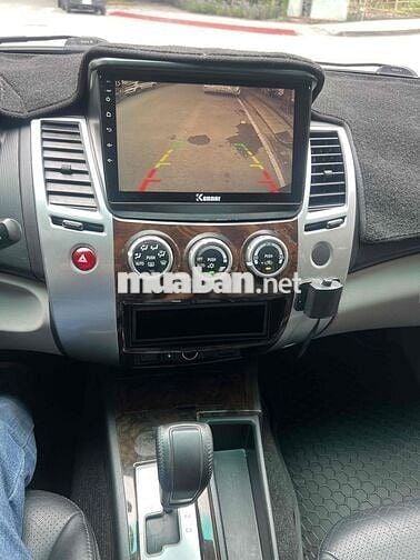 Bán Pajero sport 4x2 máy xăng Tự động