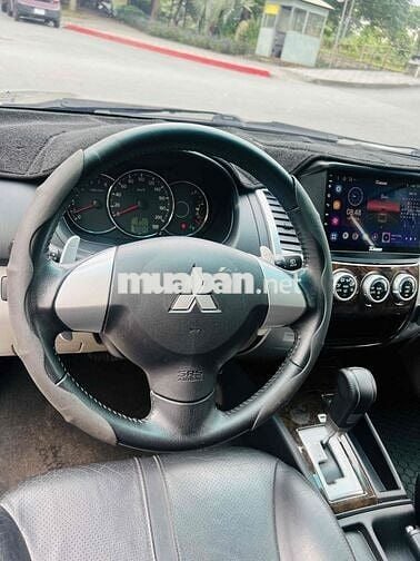 Bán Pajero sport 4x2 máy xăng Tự động