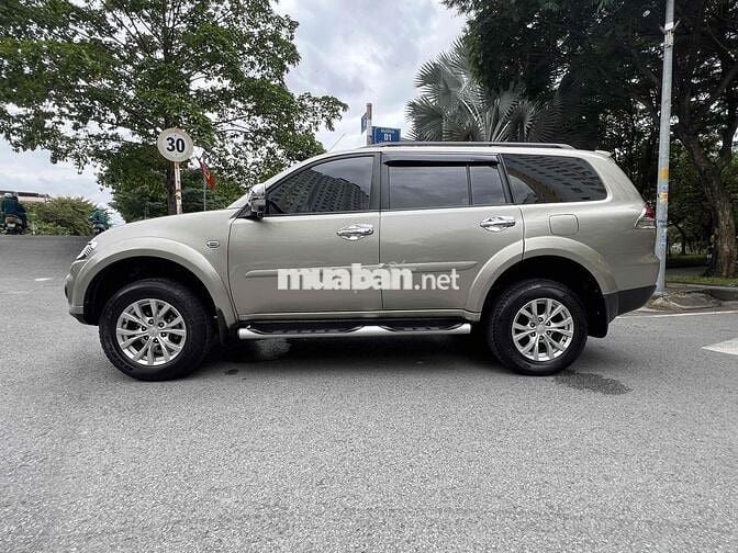 Bán Pajero sport 4x2 máy xăng Tự động