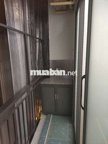 Cho thuê nhà Q. Bình Thạnh gần Ngã Tư Hàng Xanh nội thất đầy đủ.