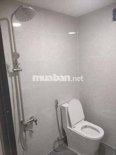 Cho thuê nhà Q. Bình Thạnh gần Ngã Tư Hàng Xanh nội thất đầy đủ.