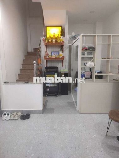 Cho thuê nhà Q. Bình Thạnh gần Ngã Tư Hàng Xanh nội thất đầy đủ.