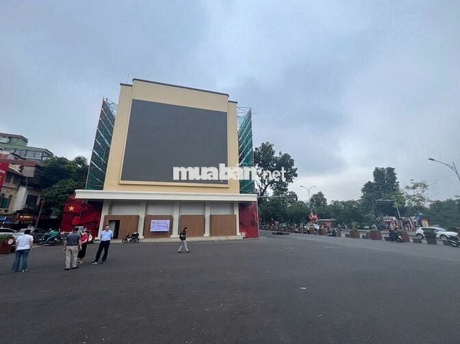 Cho thuê nhà mặt phố Cửa Bắc, 50m2 x 5 tầng, mặt tiền 5m, giá 60 triệu