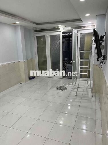 Thuê tầng trệt trong nhà nguyên căn, gồm 2 PN, 2WC, full Nội thất