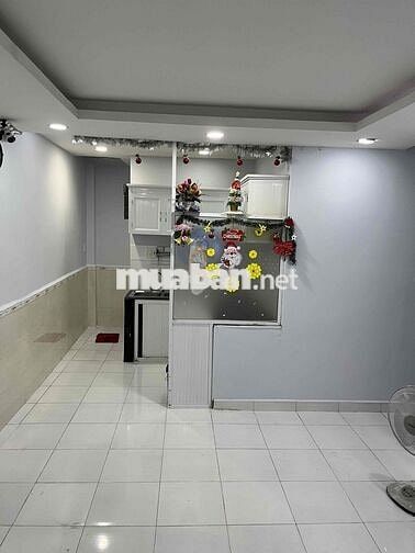 Thuê tầng trệt trong nhà nguyên căn, gồm 2 PN, 2WC, full Nội thất