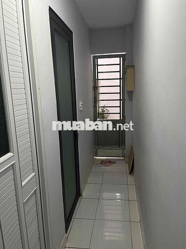 Thuê tầng trệt trong nhà nguyên căn, gồm 2 PN, 2WC, full Nội thất