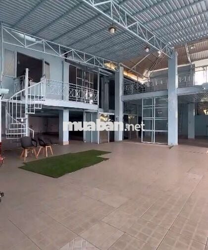 Kho diện tích lớn lên đến 600m2 cần cho thuê gấp ở Đường Lầm Văn Bền