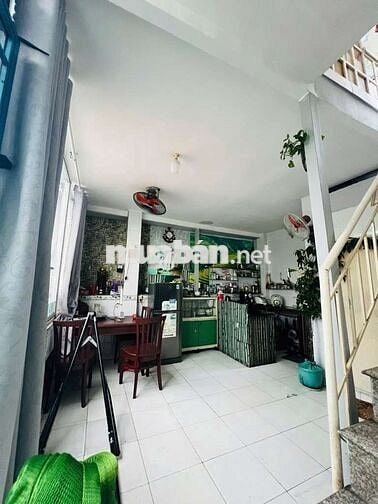 Bán nhàMẶT TIEN Võ Thị Nhờ,Tân Thuận,Quận 7 . Dt:48m ,4lau ,giá:6××ty