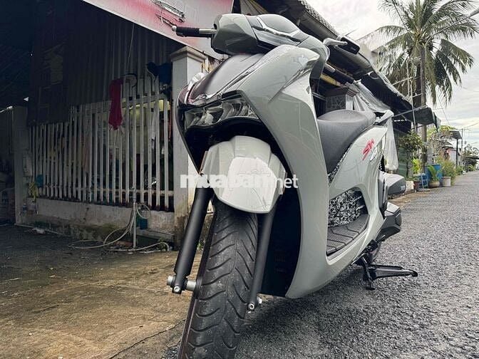 Trãi nghiệm xong, cần ra đi SH 350 2022 máy Thái.