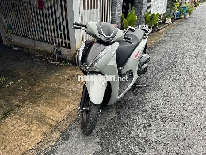 Trãi nghiệm xong, cần ra đi SH 350 2022 máy Thái.