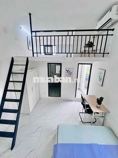 DUPLEX BAN CÔNG NGAY NGÃ TƯ HÀNG XANH