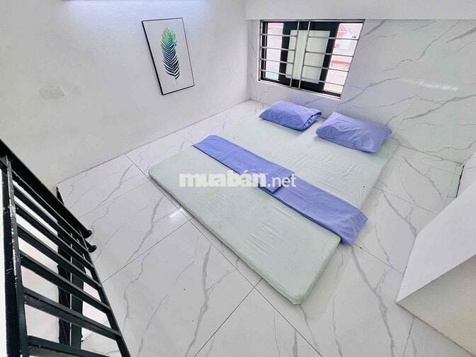 DUPLEX BAN CÔNG NGAY NGÃ TƯ HÀNG XANH