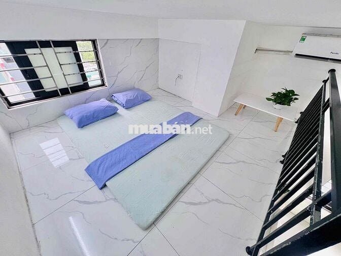 DUPLEX BAN CÔNG NGAY NGÃ TƯ HÀNG XANH