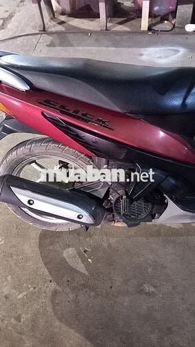 Xe máy Honda Click màu đỏ, số tự động
