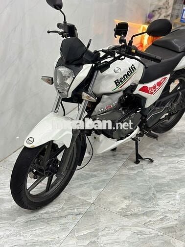 Xe máy Benelli TNT 150 màu trắng nguyên zin
