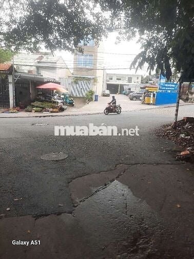 NHÀ C4 TIỆN XÂY MỚI ĐUONG XE TẢI 6M SÁT MẶT TIỀN CÂY DA ĐANG LÀM KHO