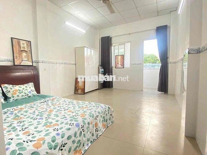 CHO THUÊ PHÒNG RỘNG CÓ BAN CÔNG TÁCH BẾP GẦN CHỢ HOÀ HƯNG Q10