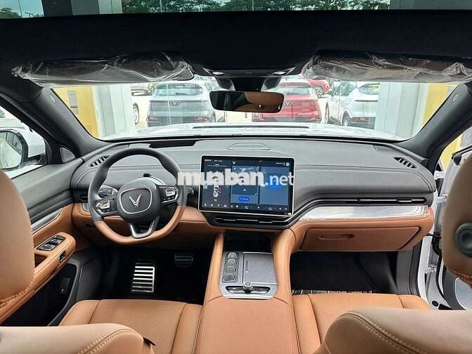 VINFAST VF9 PLUS LĂN BÁNH CHỈ 1.5 TỶ, CÒN GIẢM