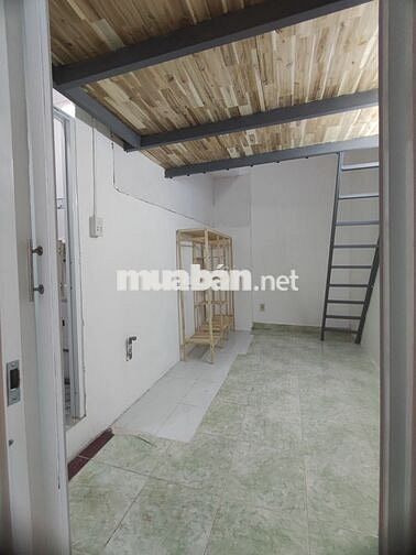 CHO THUÊ PHÒNG Duplex Gác 25m2 Cửa Sổ Trời P21 Bình Thạnh Gần HUTECH