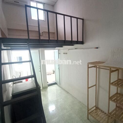 CHO THUÊ PHÒNG Duplex Gác 25m2 Cửa Sổ Trời P21 Bình Thạnh Gần HUTECH