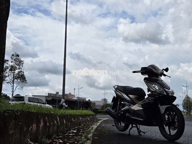 Em bán chiếc airblade Thái Fi đời 2010