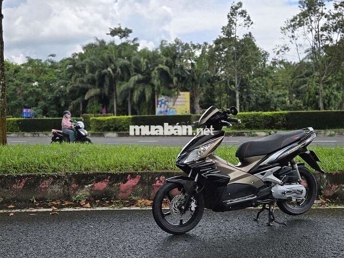 Em bán chiếc airblade Thái Fi đời 2010