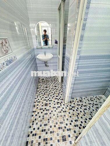 Nhà cho thuê Mặt Tiền Kinh Doanh, Hiệp Tân (2PN 2WC) gần trường học
