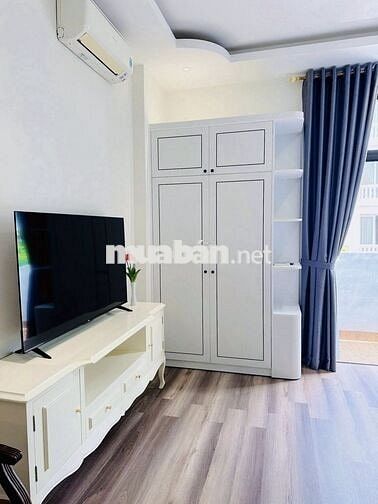 𝐁𝐫𝐢𝐠𝐡𝐭 𝐌𝐢𝐧𝐢𝐦𝐚𝐥𝐢𝐬𝐭 𝐒𝐭𝐮𝐝𝐢𝐨 – 𝟐 𝐦𝐢𝐧𝐬 𝐰𝐚𝐥𝐤 𝐭𝐨 𝐭𝐡𝐞 𝐁𝐞𝐚𝐜𝐡