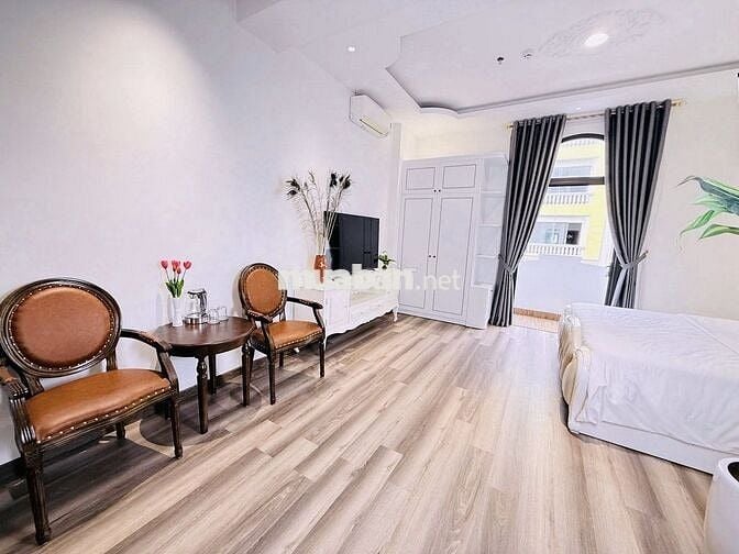 𝐁𝐫𝐢𝐠𝐡𝐭 𝐌𝐢𝐧𝐢𝐦𝐚𝐥𝐢𝐬𝐭 𝐒𝐭𝐮𝐝𝐢𝐨 – 𝟐 𝐦𝐢𝐧𝐬 𝐰𝐚𝐥𝐤 𝐭𝐨 𝐭𝐡𝐞 𝐁𝐞𝐚𝐜𝐡