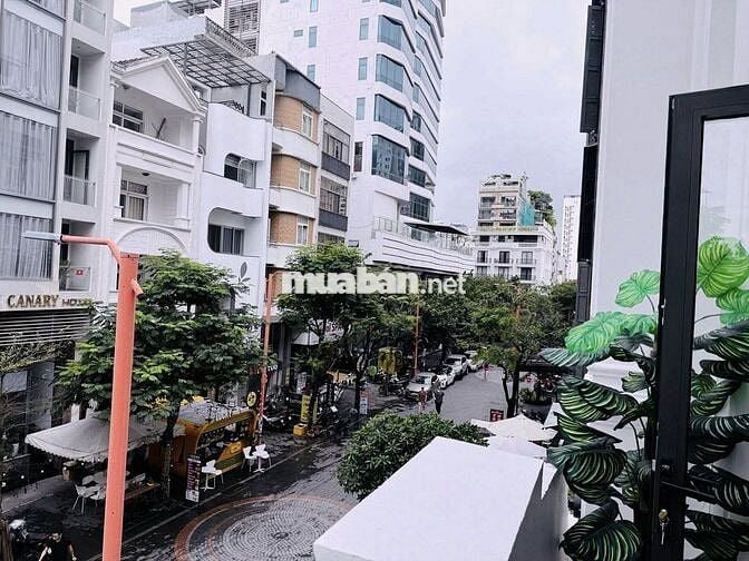 𝐁𝐫𝐢𝐠𝐡𝐭 𝐌𝐢𝐧𝐢𝐦𝐚𝐥𝐢𝐬𝐭 𝐒𝐭𝐮𝐝𝐢𝐨 – 𝟐 𝐦𝐢𝐧𝐬 𝐰𝐚𝐥𝐤 𝐭𝐨 𝐭𝐡𝐞 𝐁𝐞𝐚𝐜𝐡