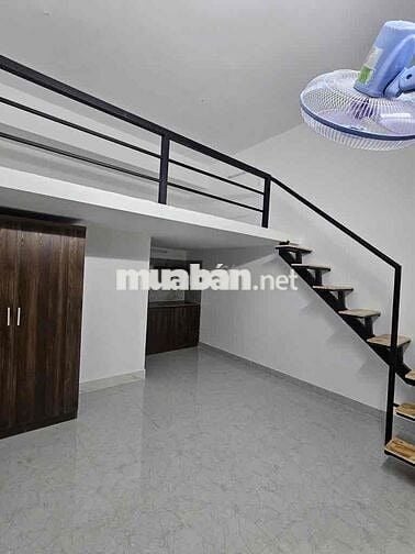 9tầng,  1500m2 sàn, ngay Tân Sơn Nhất, 80 phòng doanh thu 5.5TỶ/năm
