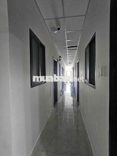 9tầng,  1500m2 sàn, ngay Tân Sơn Nhất, 80 phòng doanh thu 5.5TỶ/năm