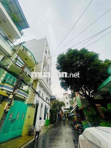 9tầng,  1500m2 sàn, ngay Tân Sơn Nhất, 80 phòng doanh thu 5.5TỶ/năm