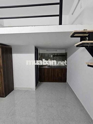 9tầng,  1500m2 sàn, ngay Tân Sơn Nhất, 80 phòng doanh thu 5.5TỶ/năm