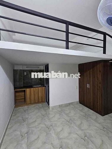 9tầng,  1500m2 sàn, ngay Tân Sơn Nhất, 80 phòng doanh thu 5.5TỶ/năm