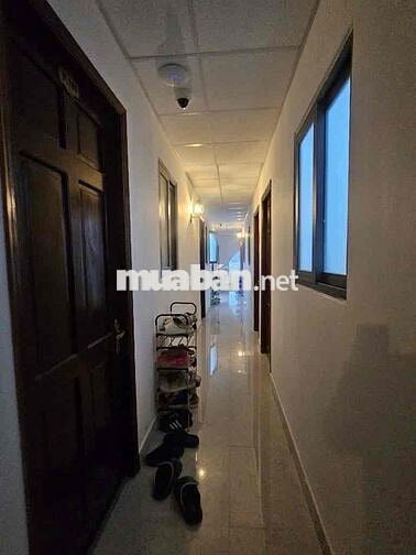 9tầng,  1500m2 sàn, ngay Tân Sơn Nhất, 80 phòng doanh thu 5.5TỶ/năm