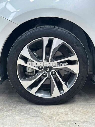 Kia Rondo 2017 MT rất mới