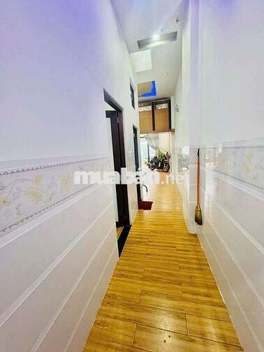 Nhà mặt tiền phố, 100m2 ,2 phòng ngủ, đường đồng khởi, tân phong