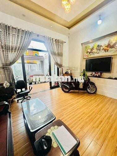 Nhà mặt tiền phố, 100m2 ,2 phòng ngủ, đường đồng khởi, tân phong