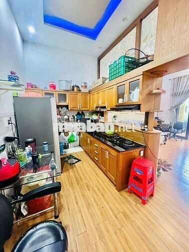 Nhà mặt tiền phố, 100m2 ,2 phòng ngủ, đường đồng khởi, tân phong