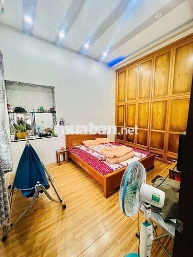 Nhà mặt tiền phố, 100m2 ,2 phòng ngủ, đường đồng khởi, tân phong