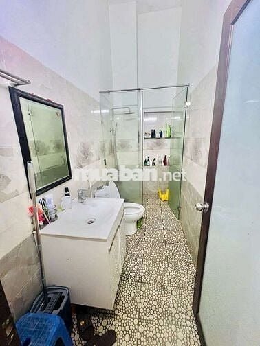 Nhà mặt tiền phố, 100m2 ,2 phòng ngủ, đường đồng khởi, tân phong